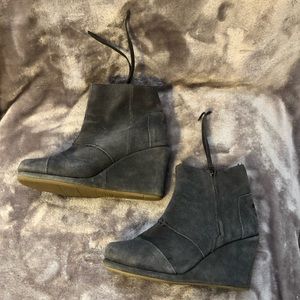 Toms grey suede wedges #300515